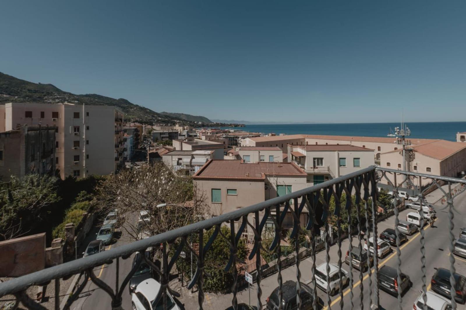 Villa Di Giorgi Apartments Center Чефалу Екстер'єр фото